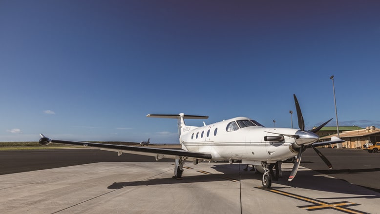 An Exclusive Experience: Charter Aircraft and Elegant Island Golf